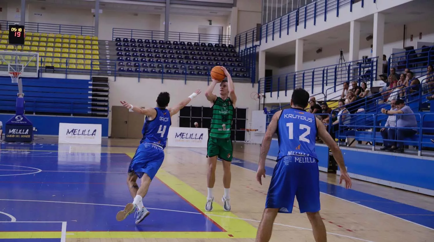 Baloncesto Clínica Ponferrada contra Melilla 