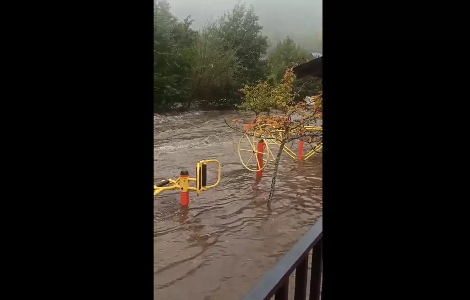 La borrasca Kirk desborda el río Boeza a su paso por Igüeña. Fotografías y vídeo: Casa Rural Begoña - Igüeña