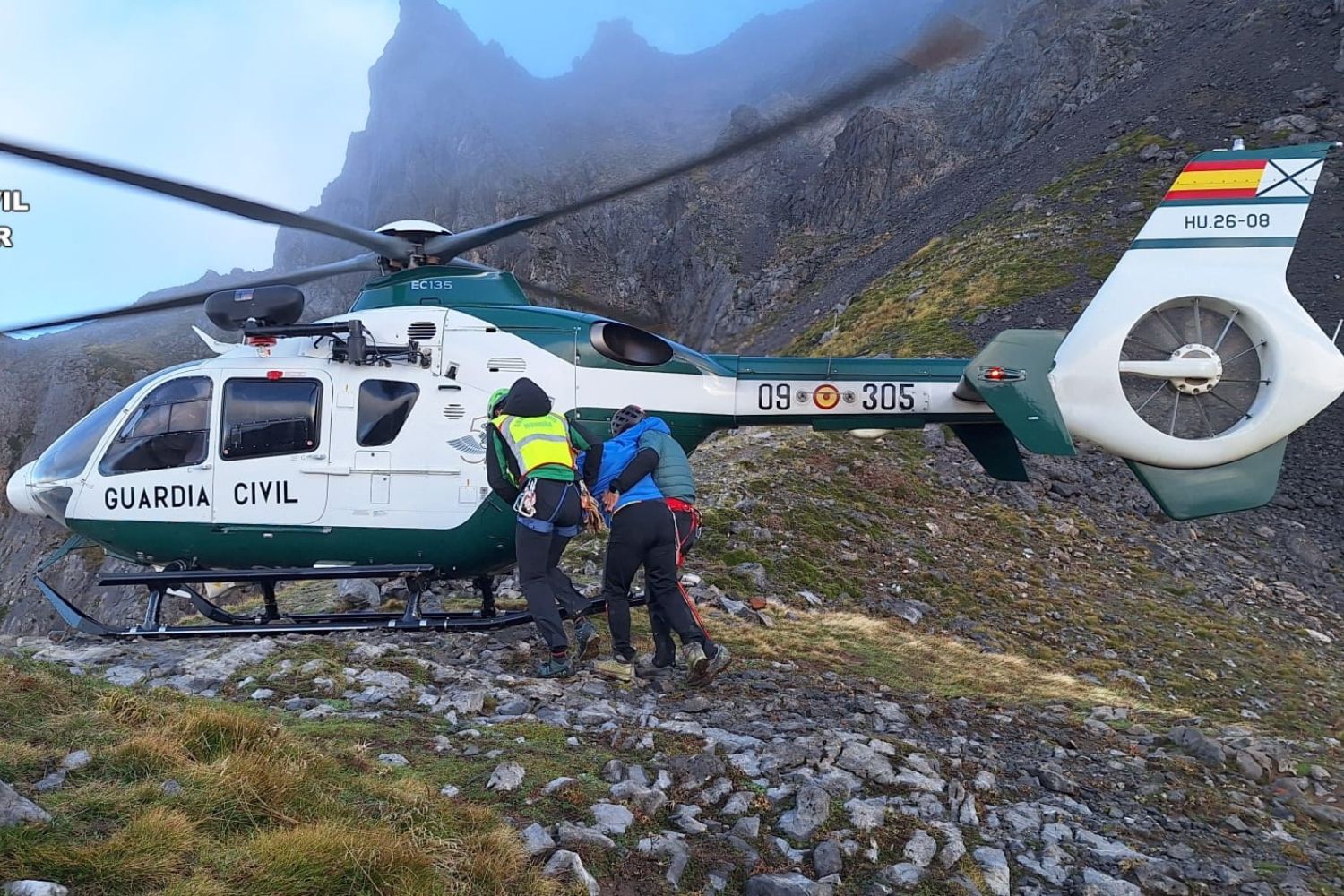 Rescatado un montañero lesionado en un tobillo cerca del refugio de Collado Jermoso (León)