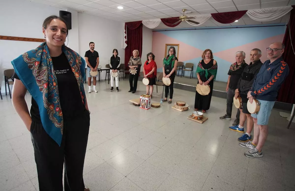 La Asociación Cultural Abelladeira del Bierzo recupera la voz de la tradición de laa 'cantareiras'