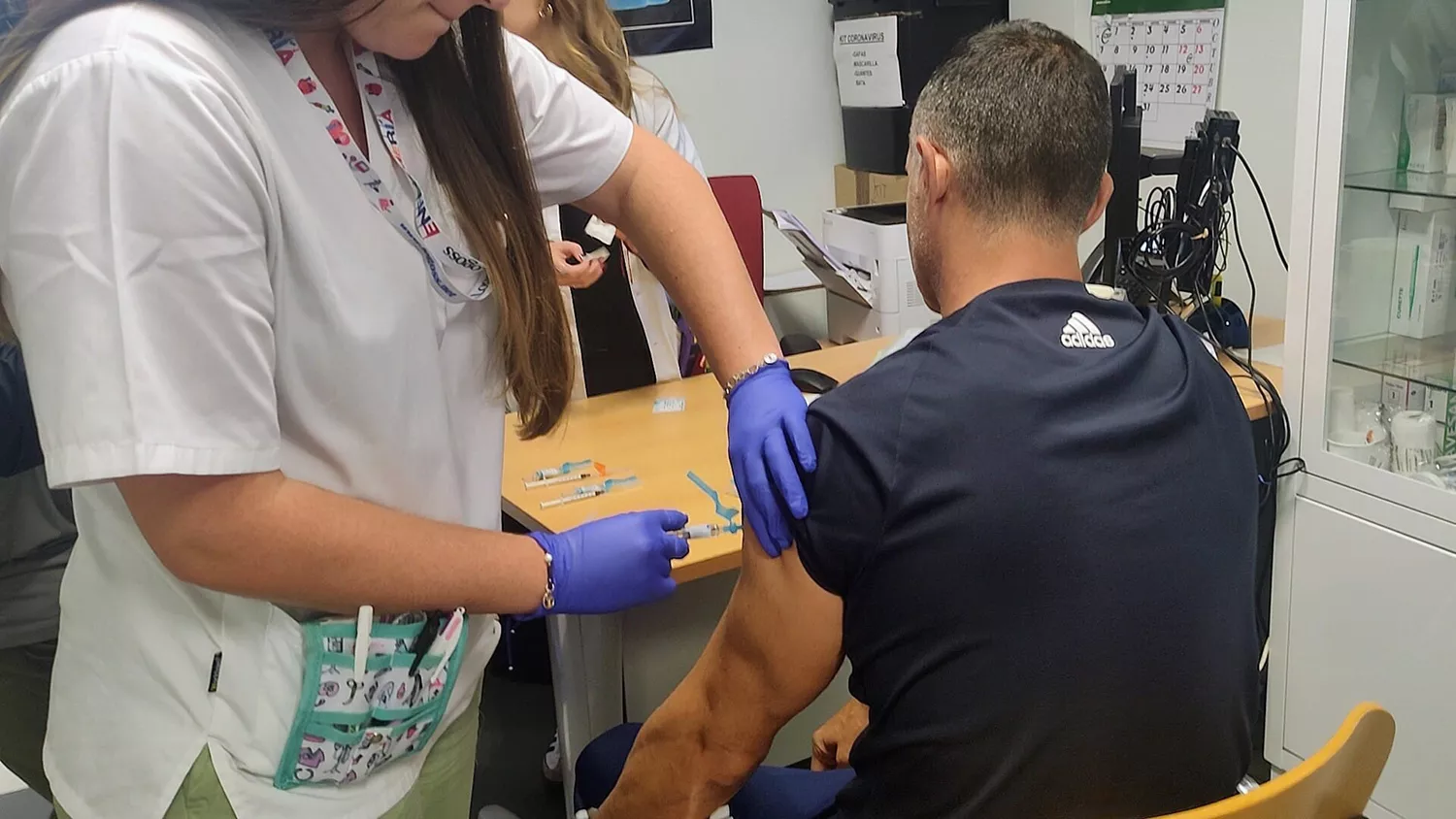 Comienza la campaña de vacunación de la gripe y el COVID-19 en El Bierzo con más de 40.000 dosis