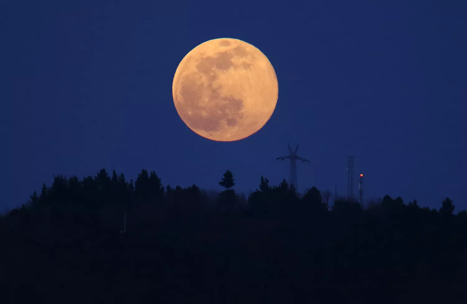 Llega la Luna del Cazador al Bierzo: cuándo y cómo verla