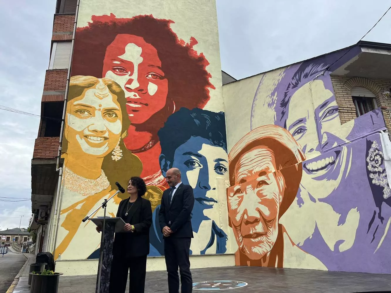 Inauguración del mural del Día de la Mujer Rural en Toreno 