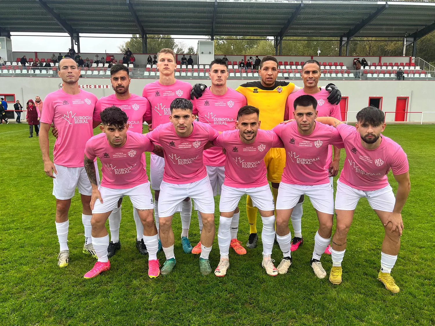 El Atlético Bembibre sobrevive para sumar la primera victoria ante el Ciudad Rodrigo