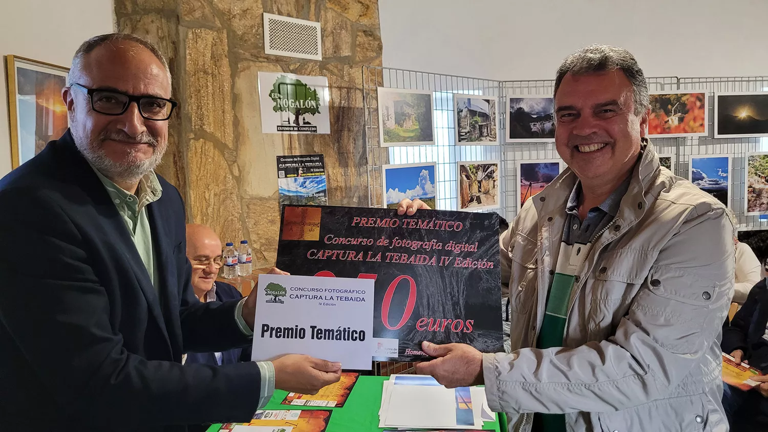 Premio Tematico Julen Macía Álvarez (representado por José Ramón Macía) a