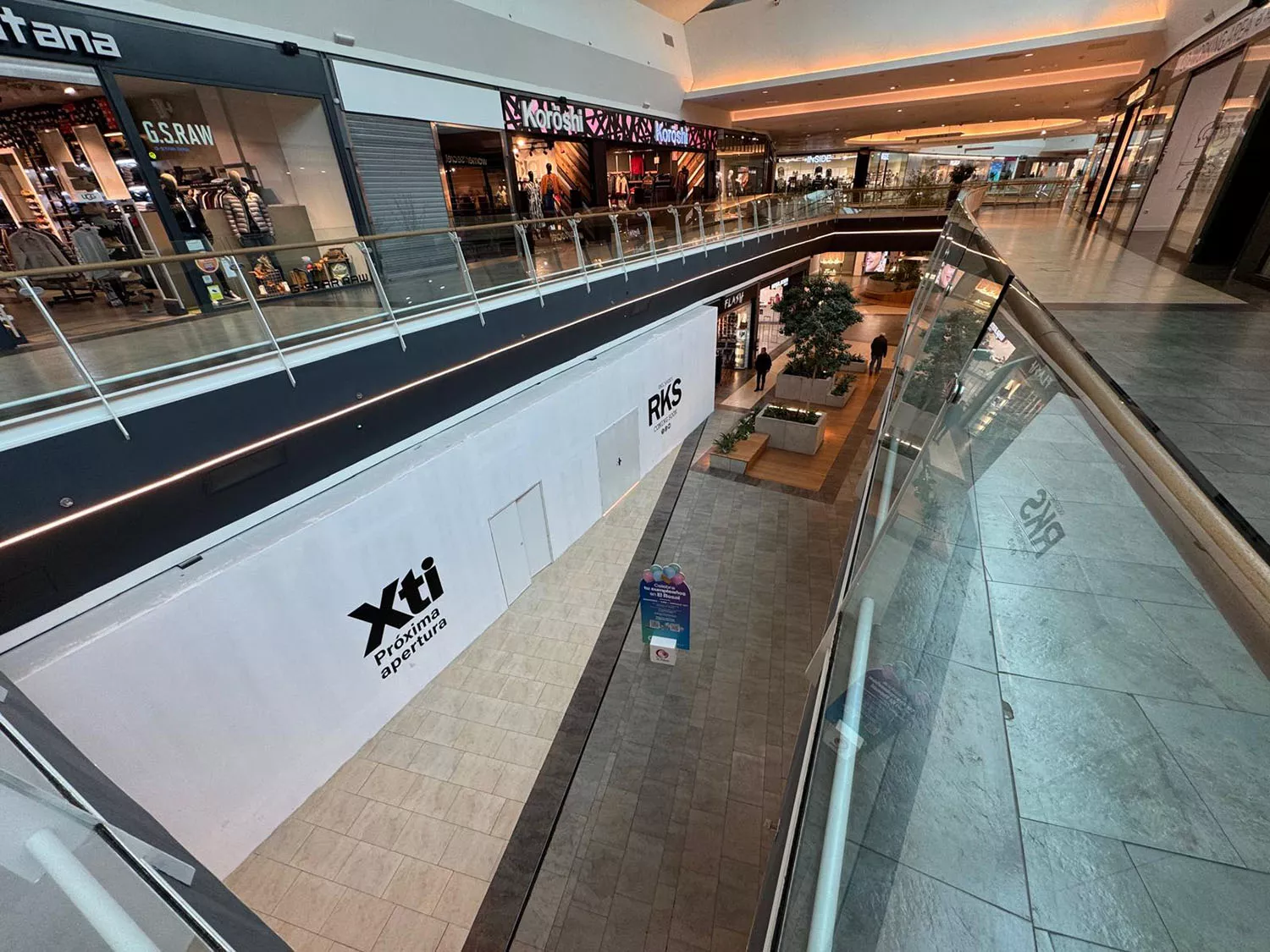 Xti llega 'pisando fuerte' al Rosal de Ponferrada como relevo a las tiendas de calzado del centro comercial