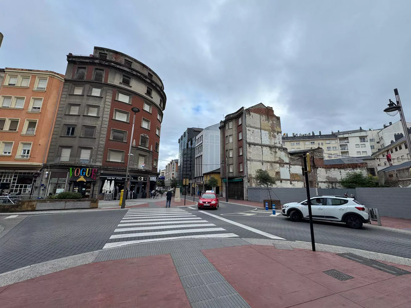 Edificio de Almacenes Uría obra del arquitecto JoséMirones, ubicado en la calle Gómez Núñez