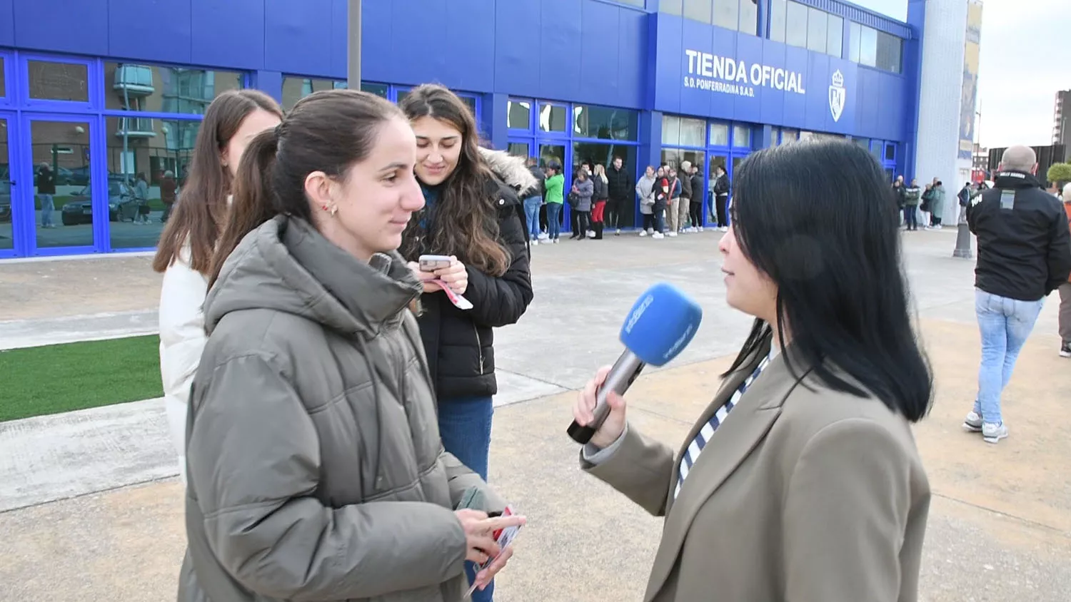 Bierzo Directo | Los aficionados de la Ponferradina, madrugadores y convencidos para la Cultural: "Allí empezamos la remontada"