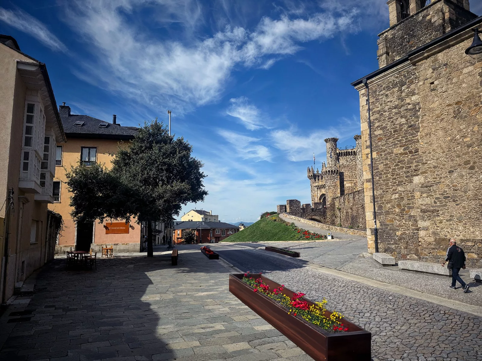 Infografía frente Iglesia de San Andrés | Ponferrada semipeatonalizará por más de 3 millones la avenida del Castillo