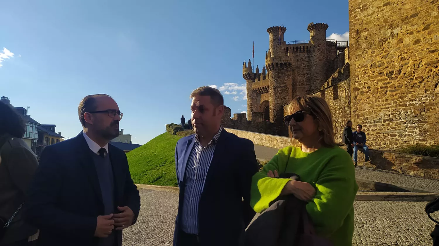 El alcalde de Ponferrada, Marco Morala, el primer teniente de alcalde, Iván Alonso, y la coordinadora de la Junta en El Bierzo, Rosana Velasco