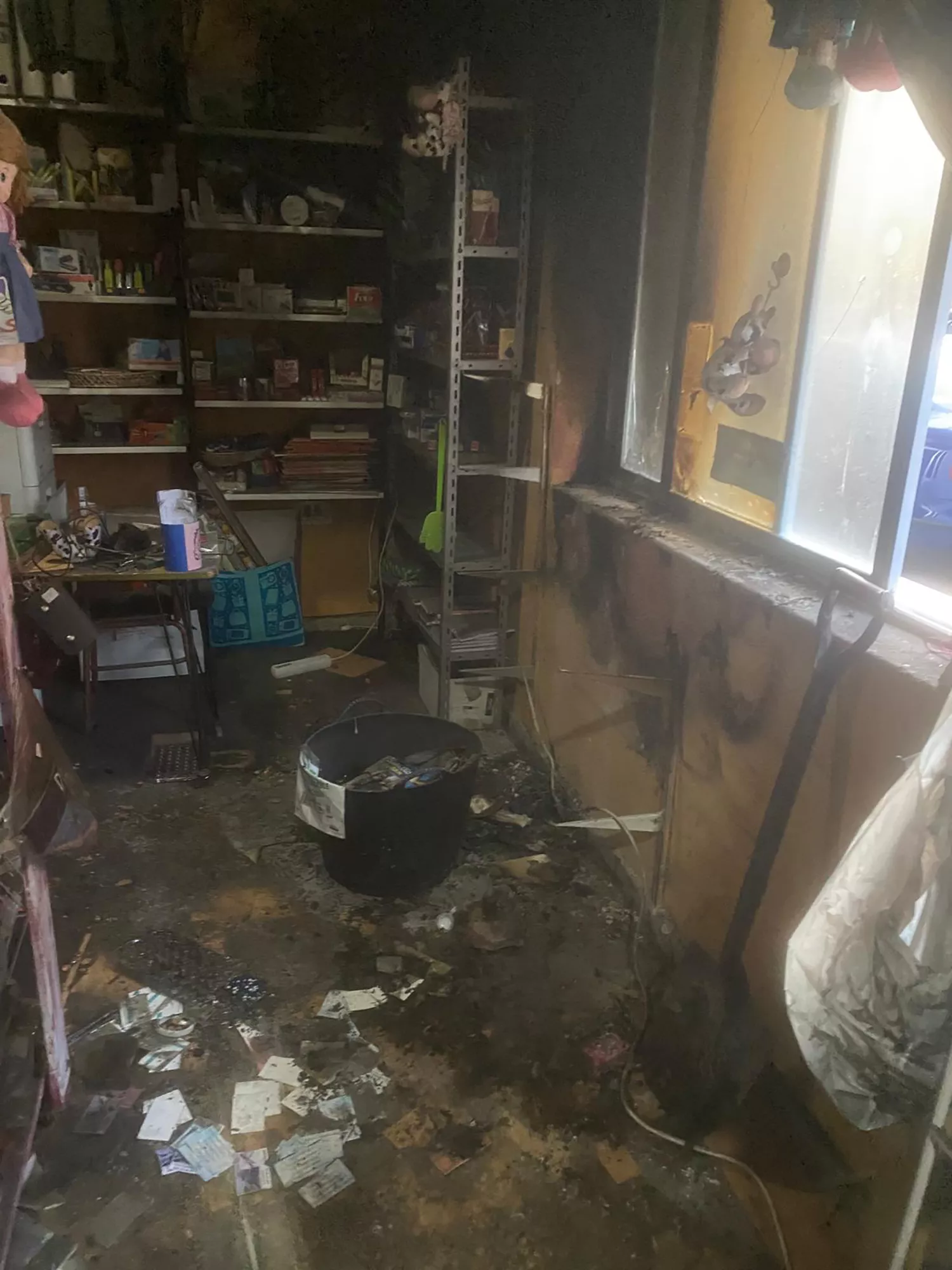 Imagen de la librería Yupi tras el incendio