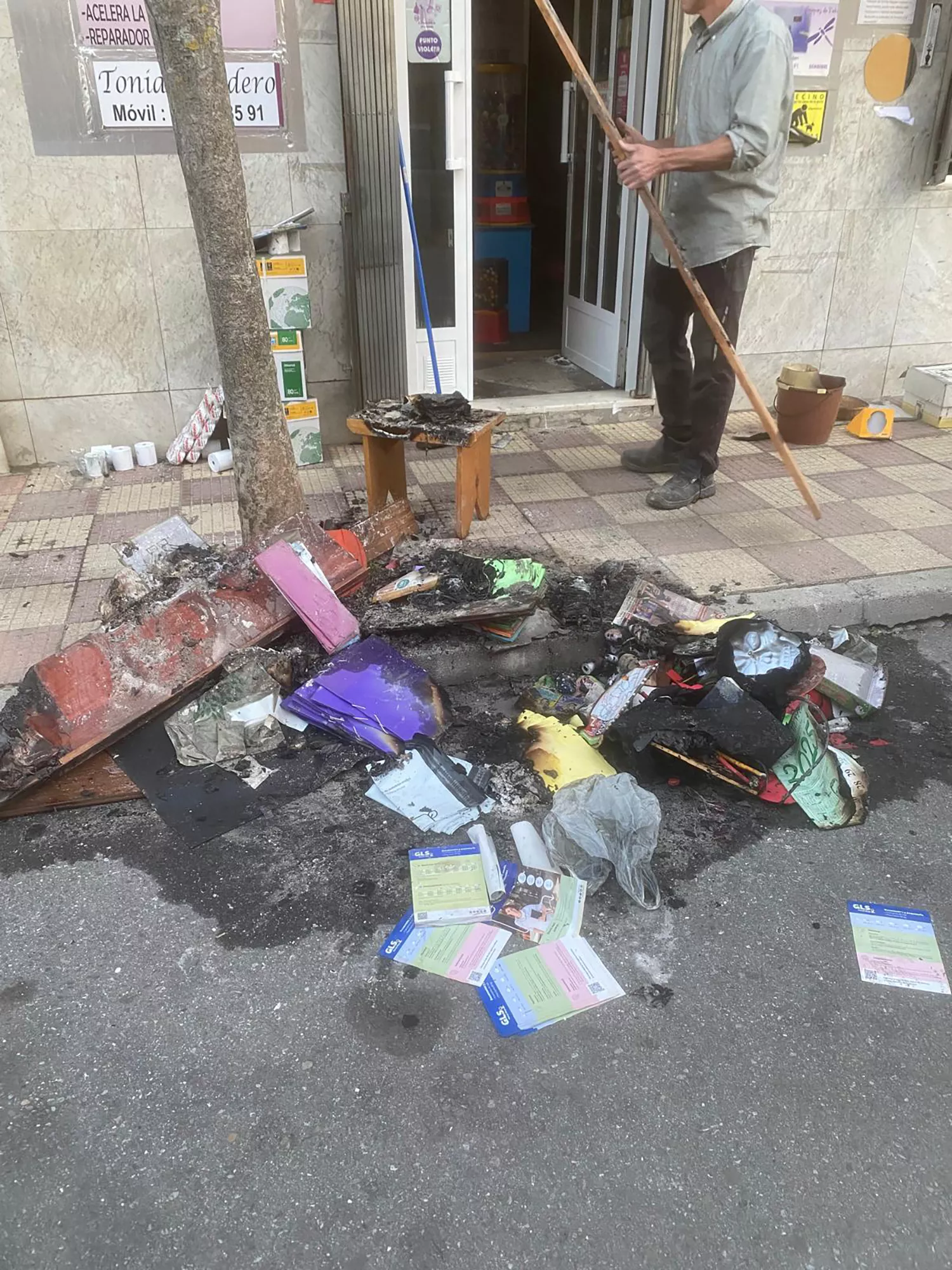 Imagen de la librería Yupi tras el incendio