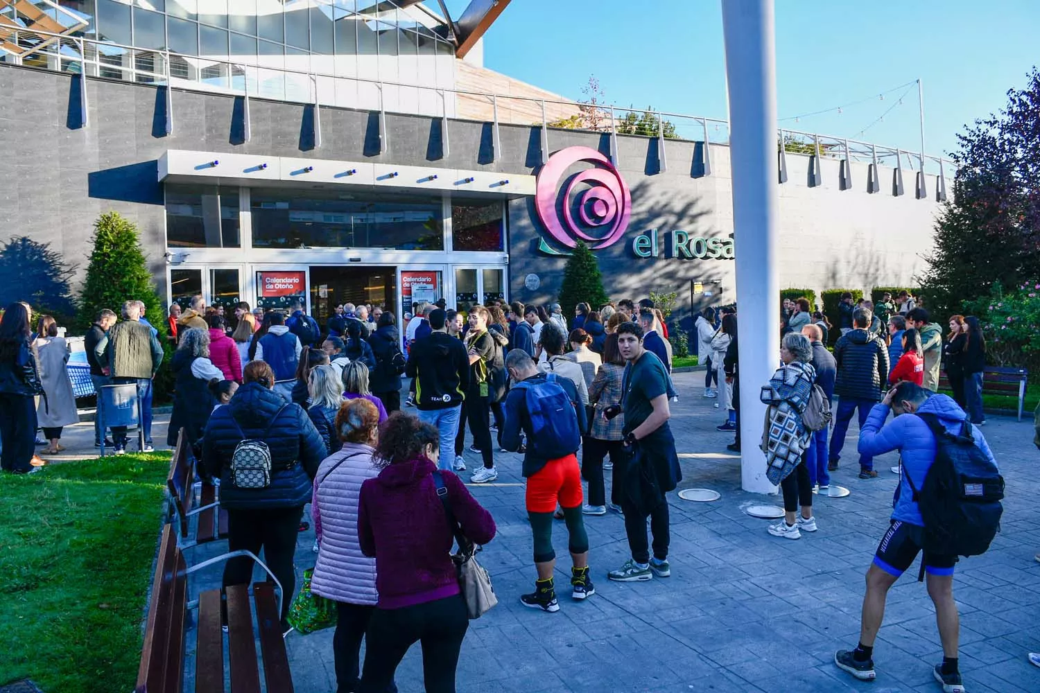 Simulacro de evacuación del Centro Comercial El Rosal 