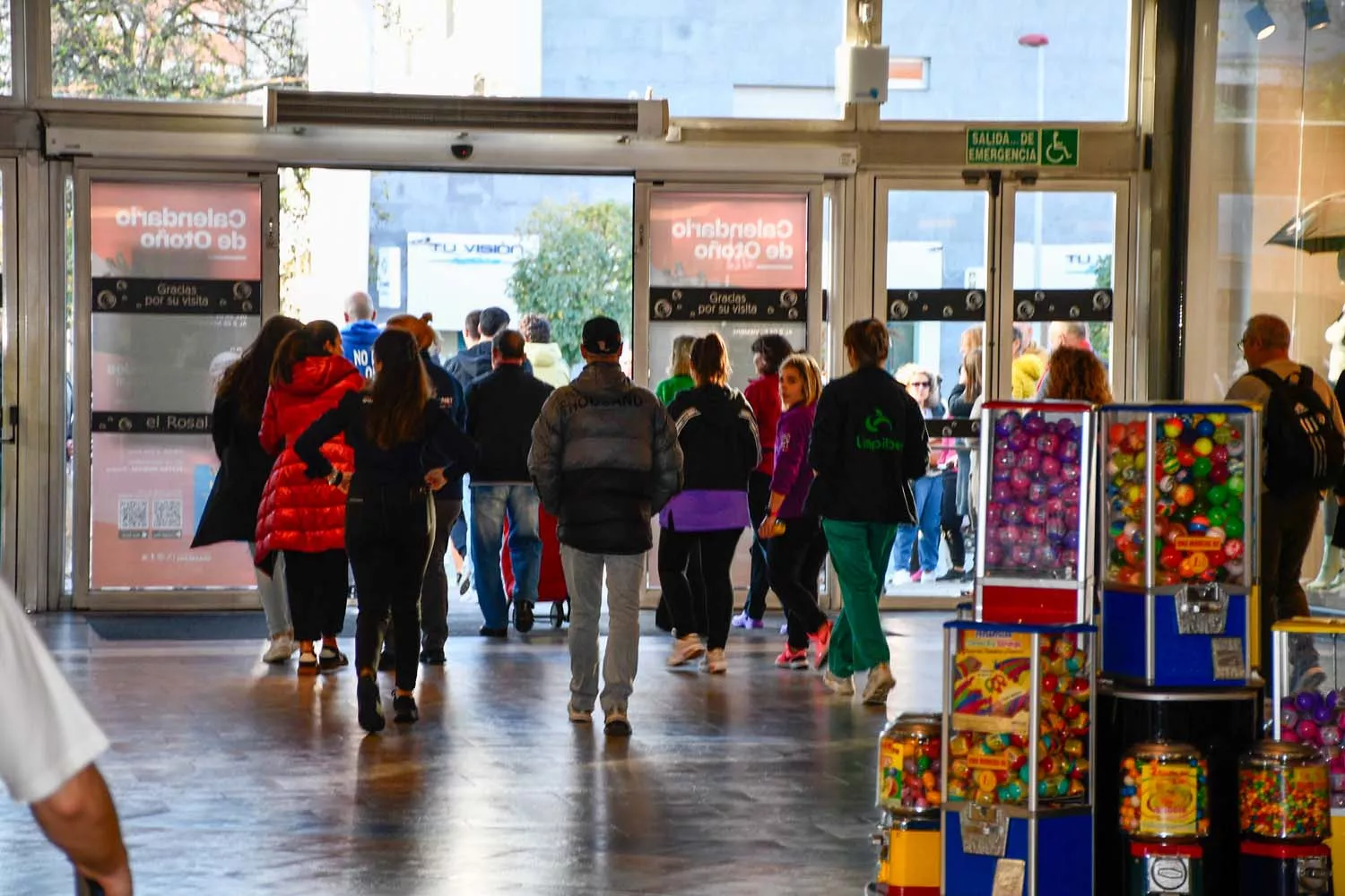 Simulacro de evacuación del Centro Comercial El Rosal 