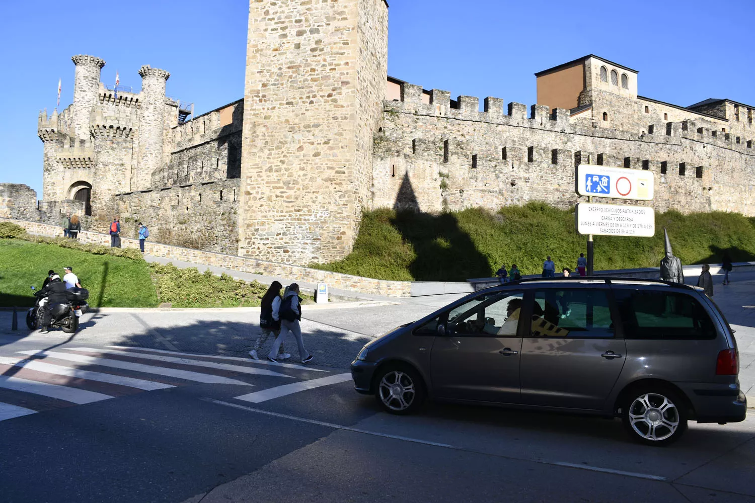 Los ponferradinos opinan sobre el proyecto de semipeatonalización de la avenida del Castillo