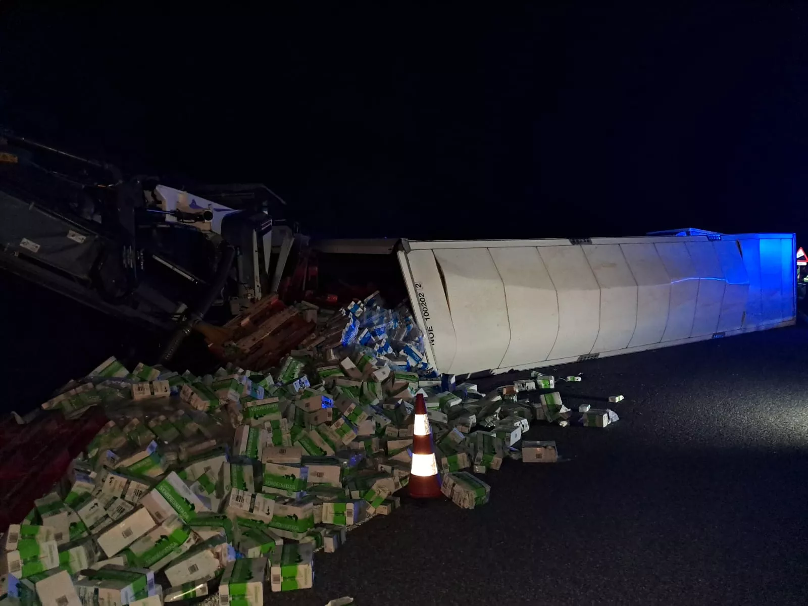 Vuelco de un camión en la A6