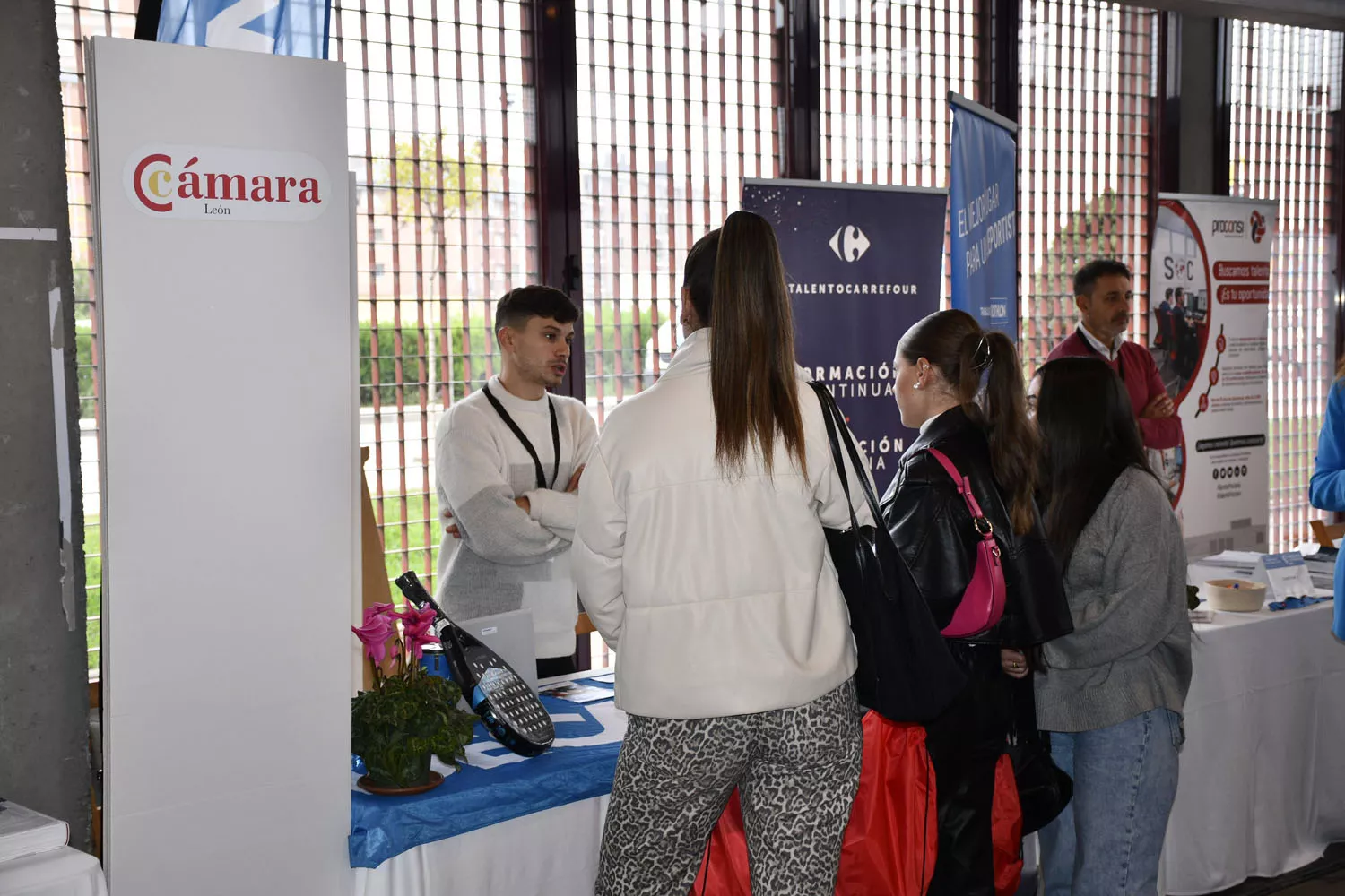 Feria de empleo y emprendimiento (21)