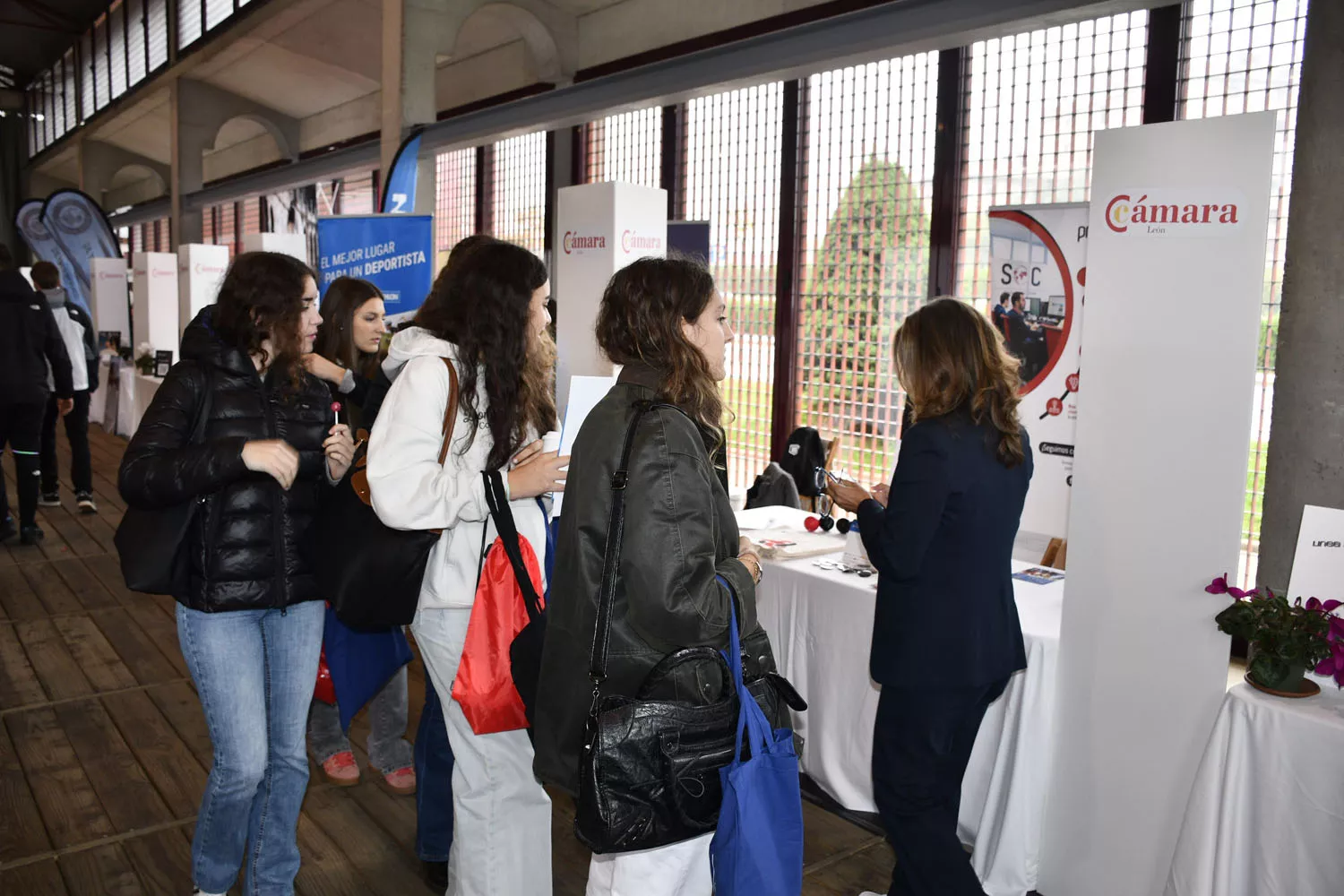 Feria de empleo y emprendimiento (27)