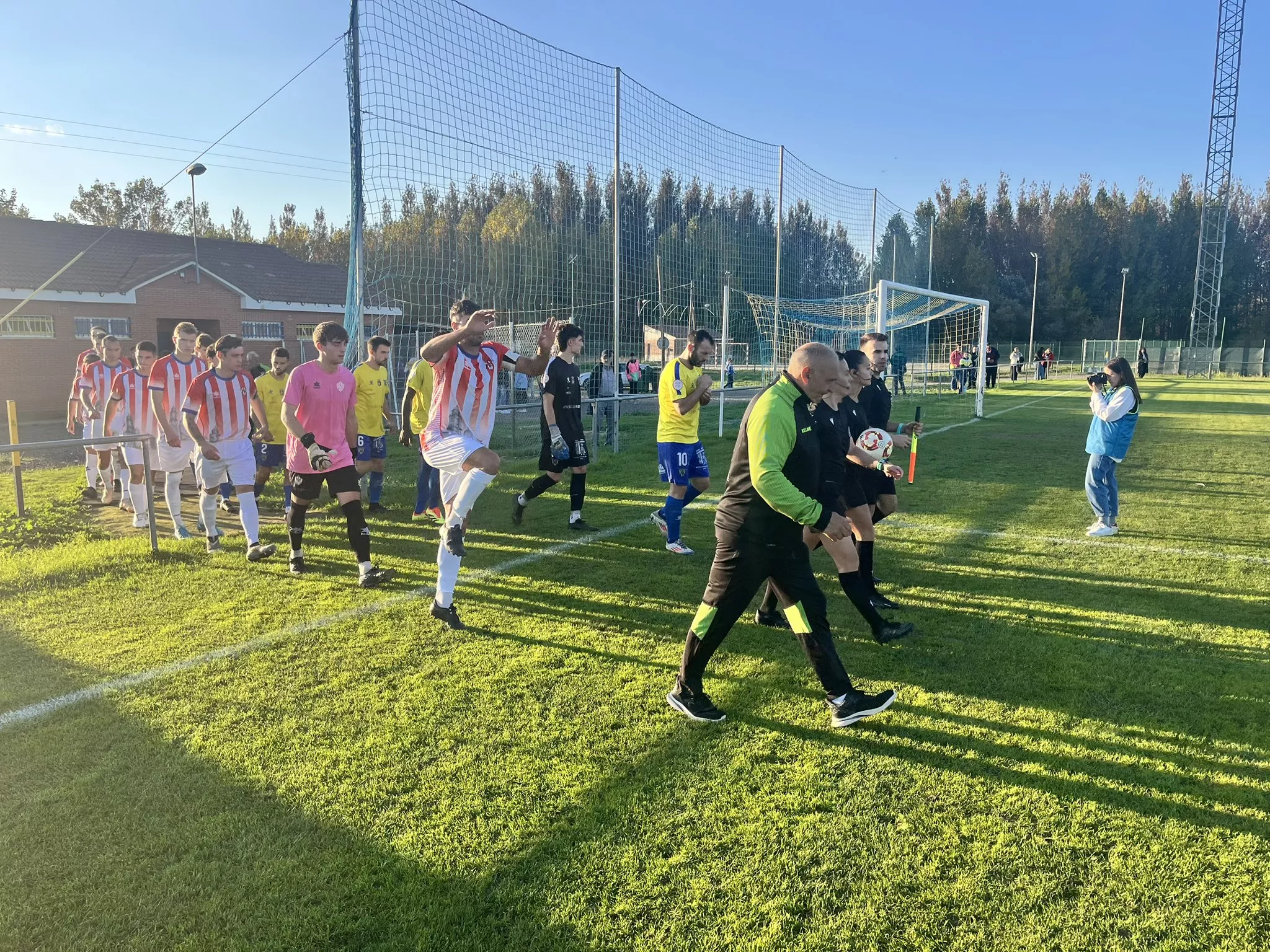 El Bembibre da vida al Mansillés en otro derbi provincial de atléticos