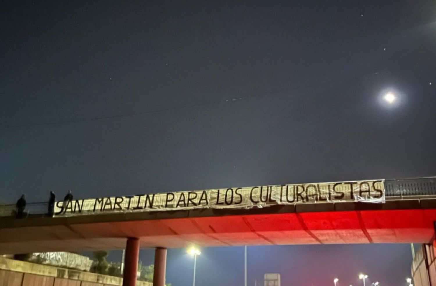 León amanecía hace unos días con una pancarta que reclama 'San Martín para los culturalistas' | X: GonzáloSF90