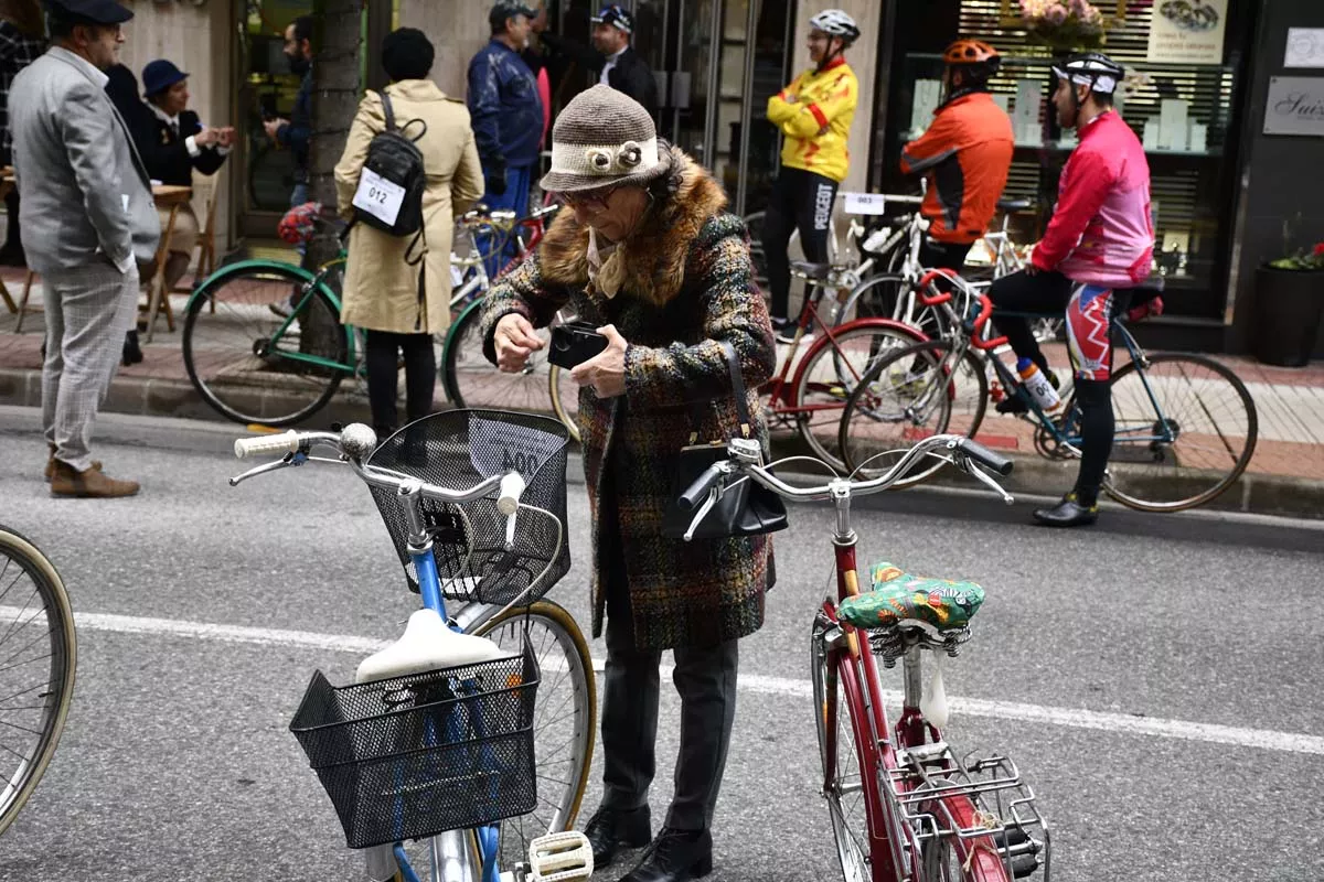 Concentración de bicis clásicas en Avenida de la Puebla