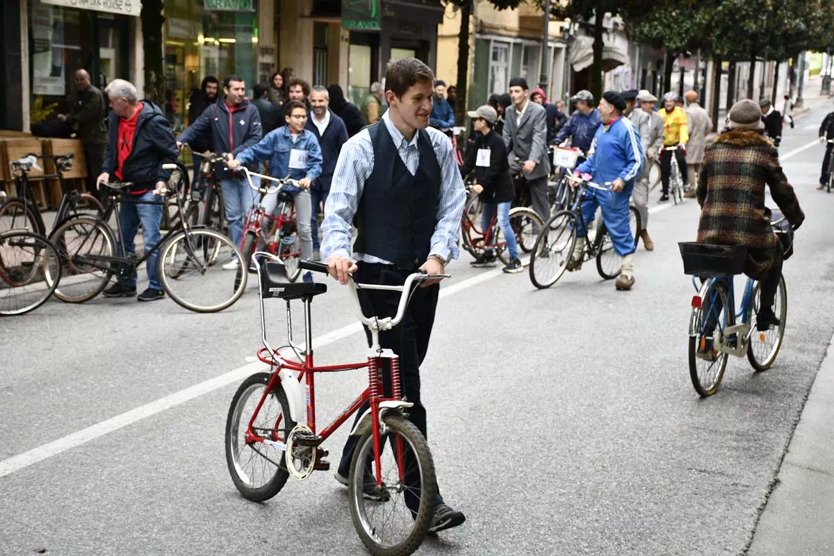 Concentración de bicis clásicas en Avenida de la Puebla