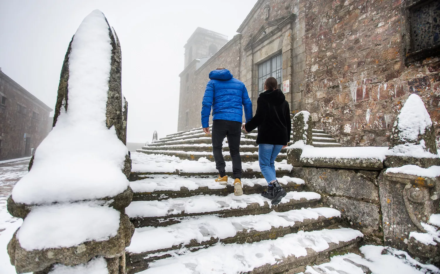  La nieve irrumpe con fuerza en La Covatilla (Salamanca) 