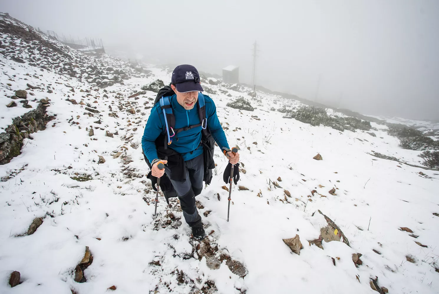 La nieve irrumpe con fuerza en La Covatilla (Salamanca) 