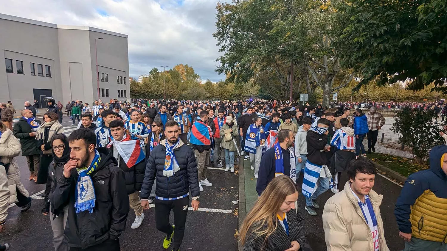 La marea blanquiazul rodea el Reino de León