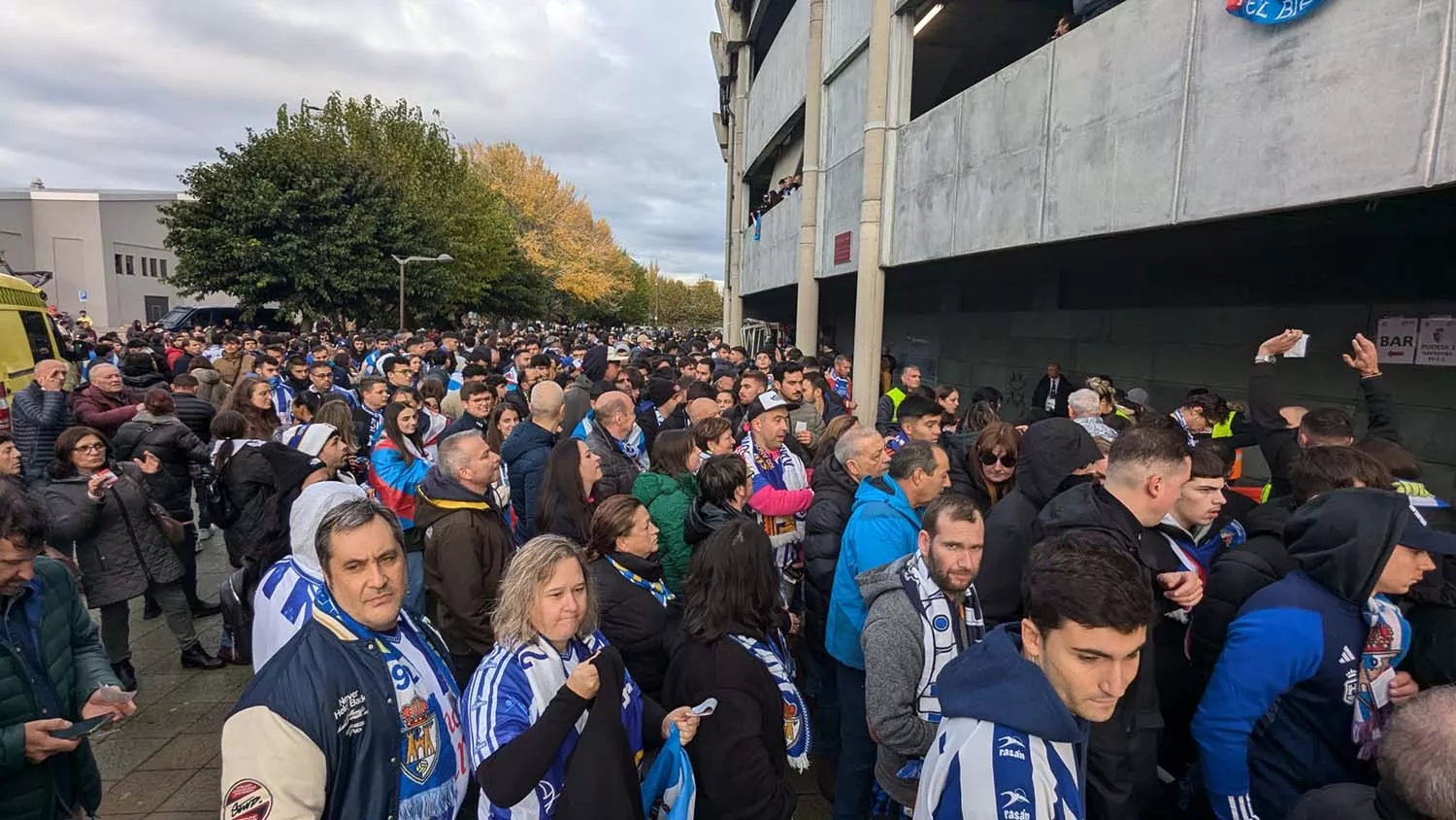 La marea blanquiazul rodea el Reino de León