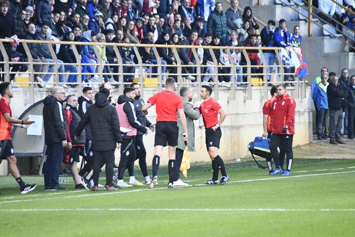 Expulsión de Andoni en el banquillo