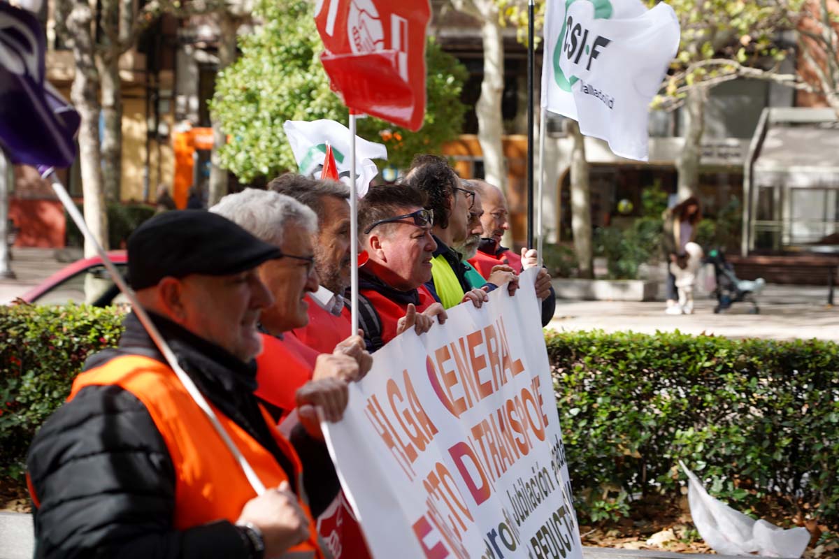 Masivo seguimiento de la huelga de conductores de autobuses en Auvasa