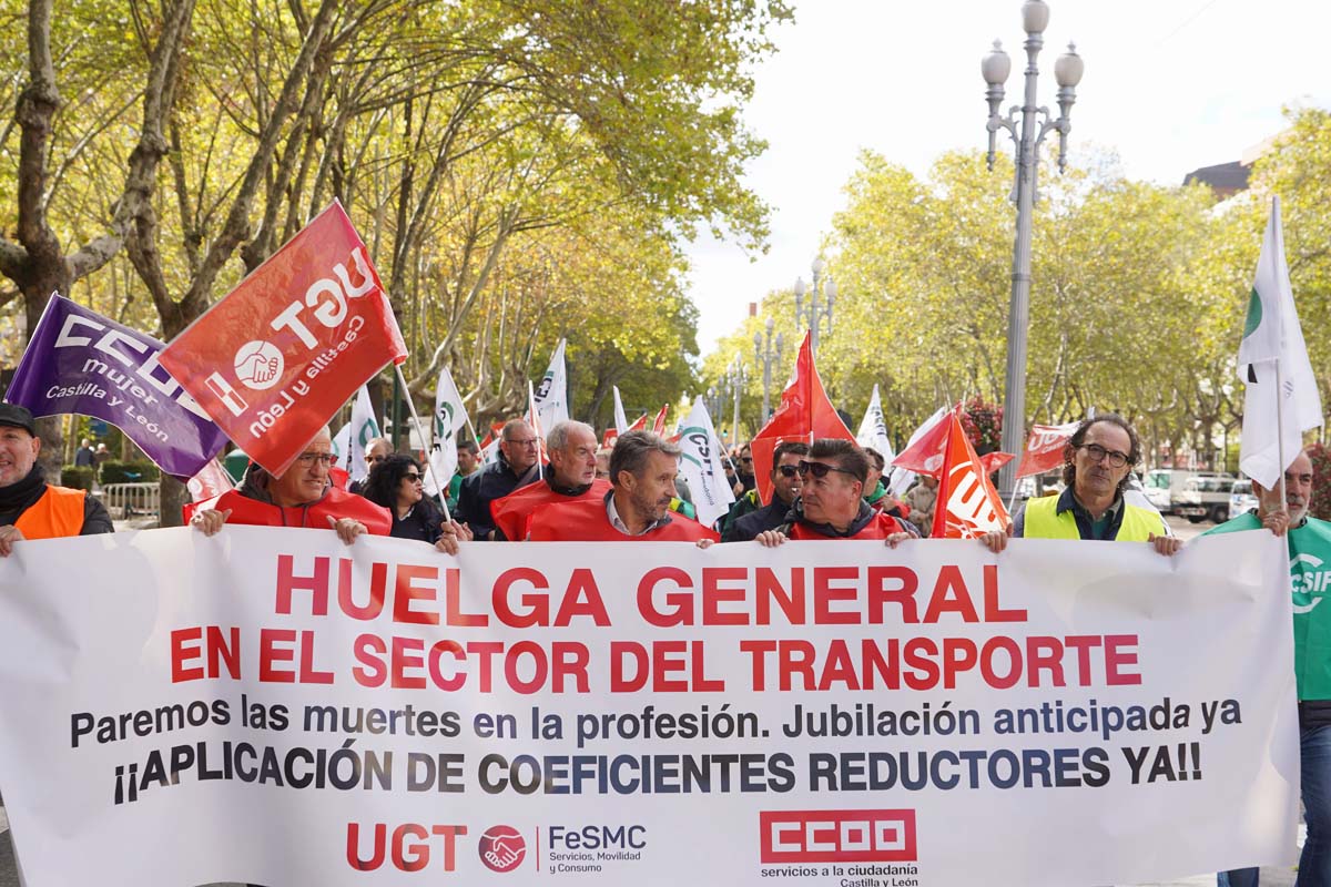  Masivo seguimiento de la huelga de conductores de autobuses en Auvasa