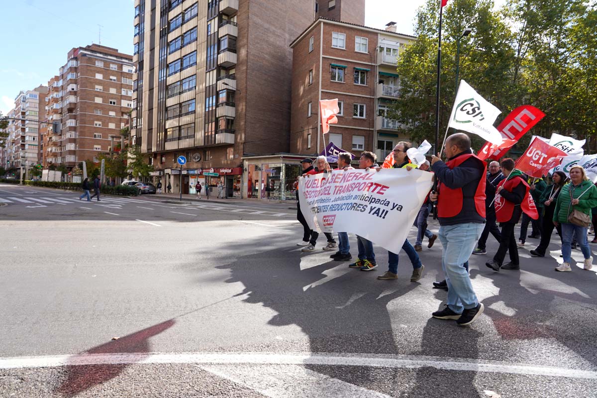  Masivo seguimiento de la huelga de conductores de autobuses en Auvasa