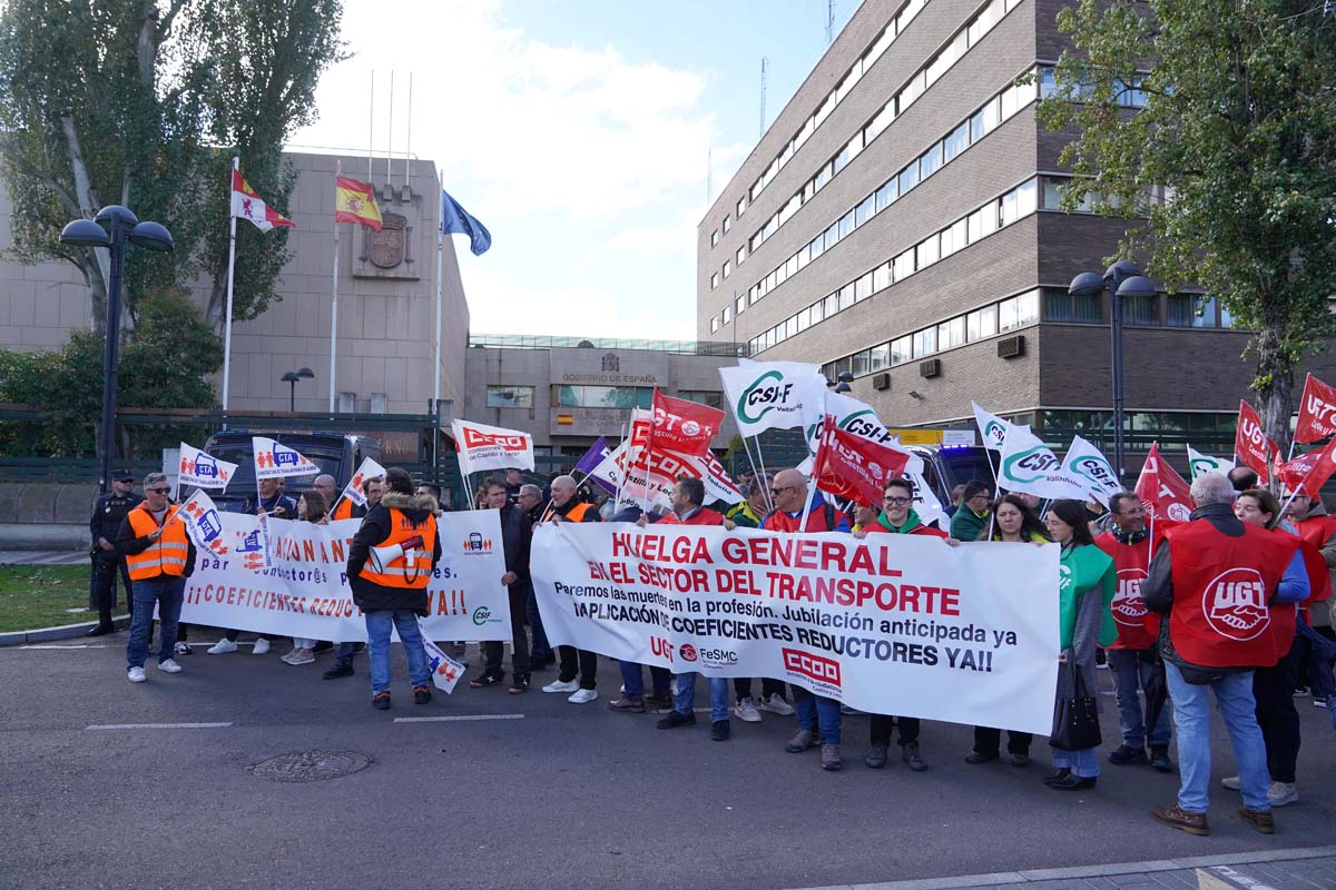  Masivo seguimiento de la huelga de conductores de autobuses en Auvasa