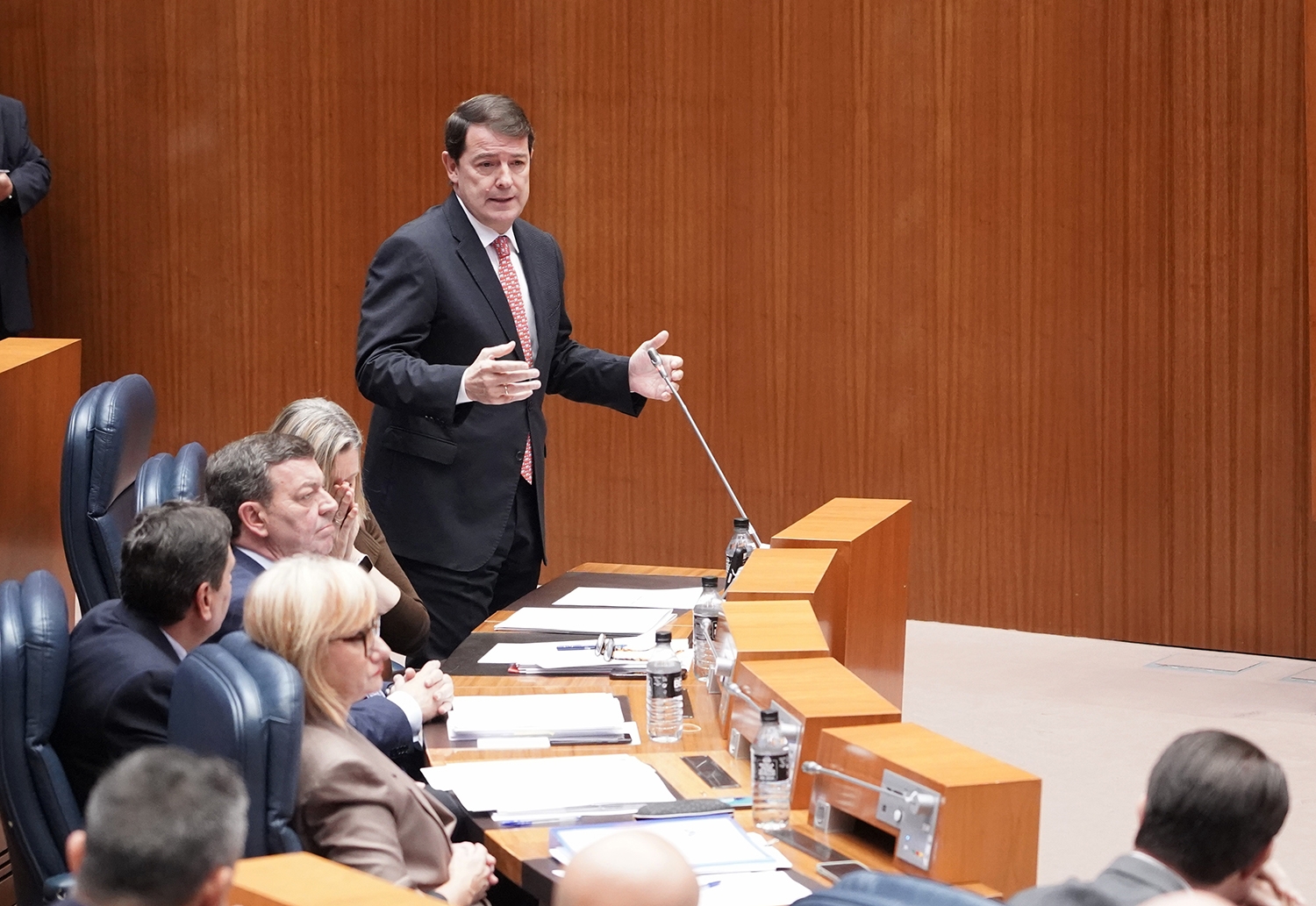 El presidente de la Junta, Alfonso Fernández Mañueco, durante el Pleno de las Cortes de Castilla y León