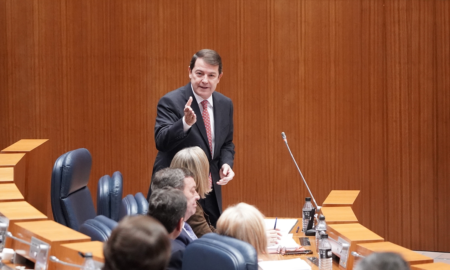 El presidente de la Junta, Alfonso Fernández Mañueco, durante el Pleno de las Cortes de Castilla y León