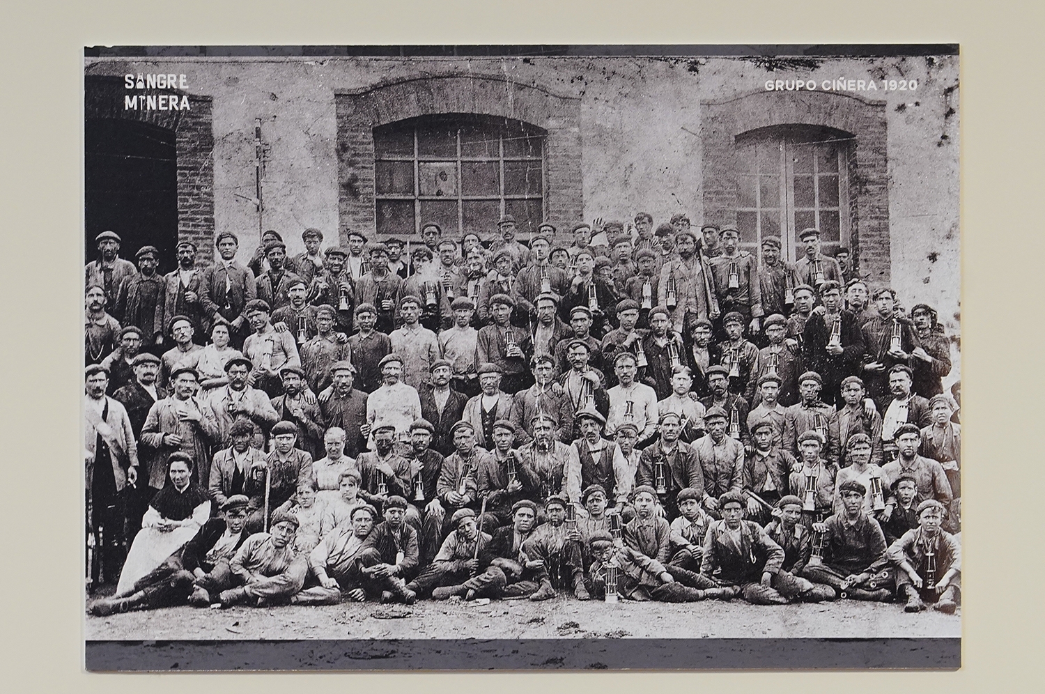 La Térmica Cultural de Ponferrada acoge desde este martes la exposición ‘El cielo abierto’, una muestra realizada por la Asociación Sangre Minera gracias al fotógrafo Miguel Gamart quien a través de 40 imágenes traslada al espectador a la cuenca minera de Ciñera