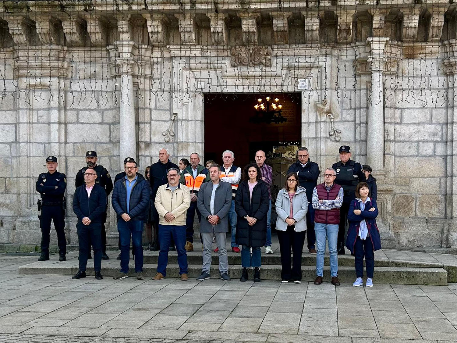 Minuto de silencio por los fallecidos y afectados por la DANA en el Ayuntamiento de Ponferrada