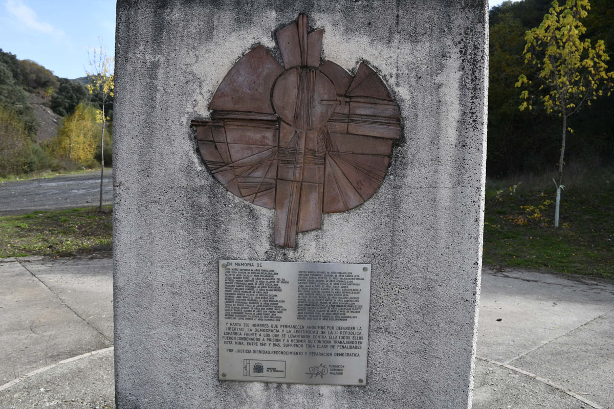 Placa conmemorativa donde se ubicó el campo de trabajos forzados de Fabero