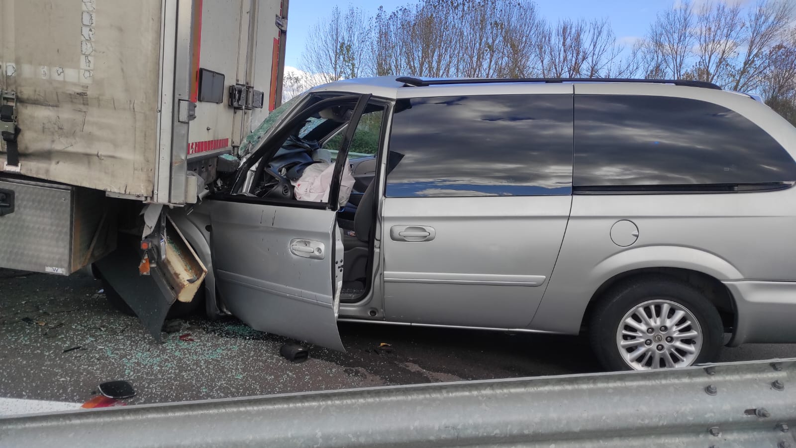 Accidente A 6 en la gasolinera de Repsol en Ponferrada 