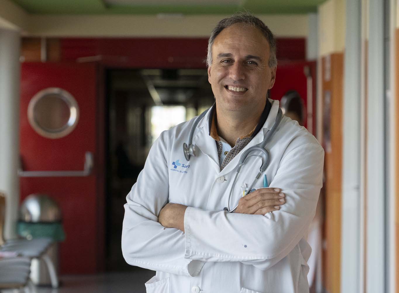 El neurólogo del Hospital El Bierzo de Ponferrada, Ángel Fernández, autor del libro 'Ictus, cinco letras que cambian tu vida'