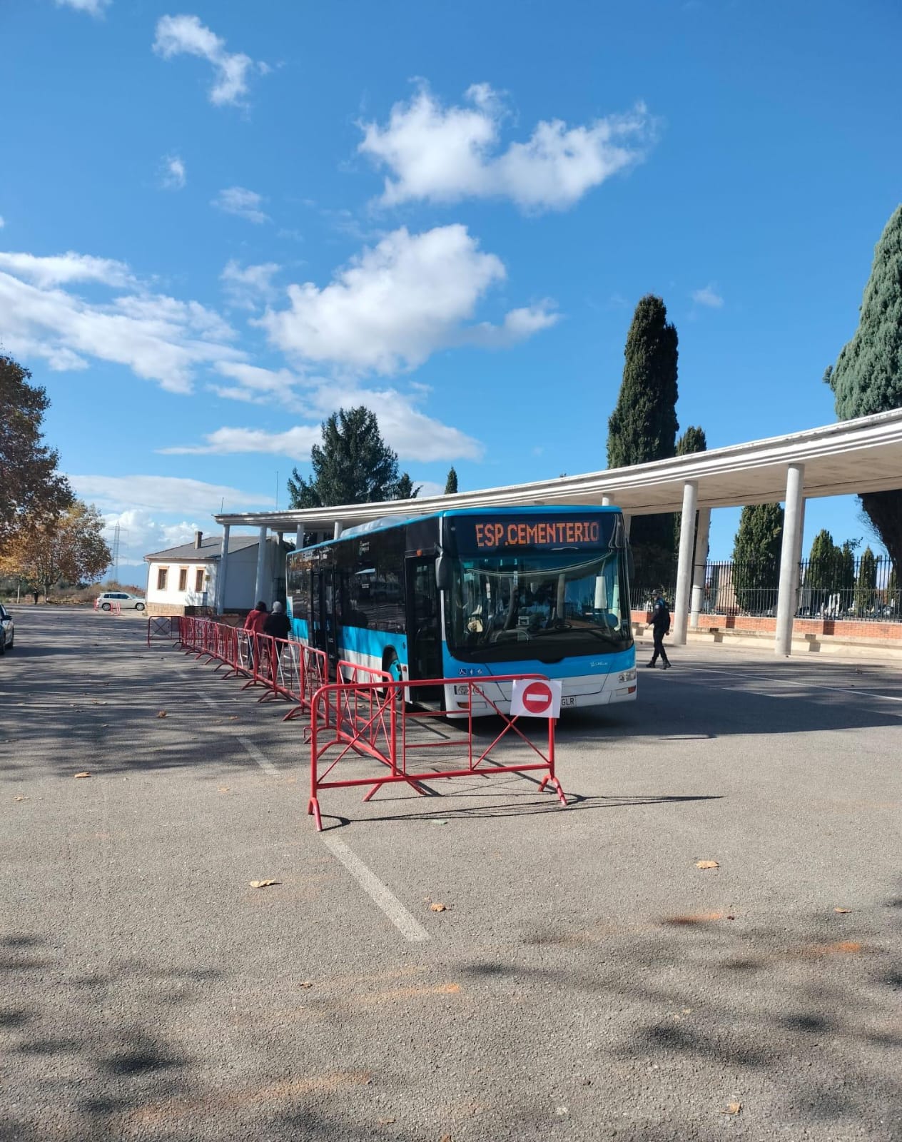 Operativo por el Día de Todos los Santos en el cementerio de Ponferrada