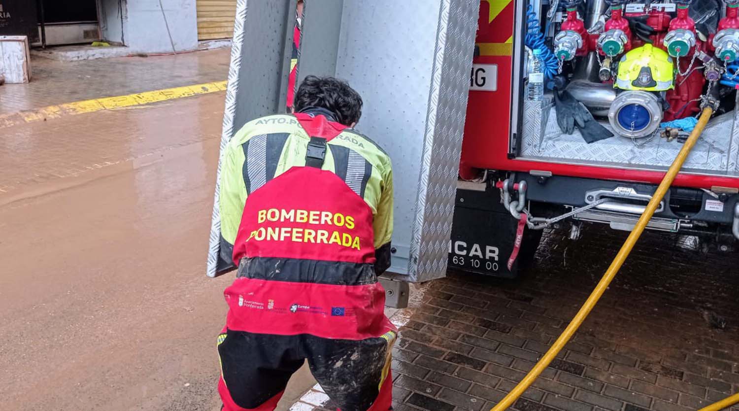 Bomberos de Ponferrada en Valencia.