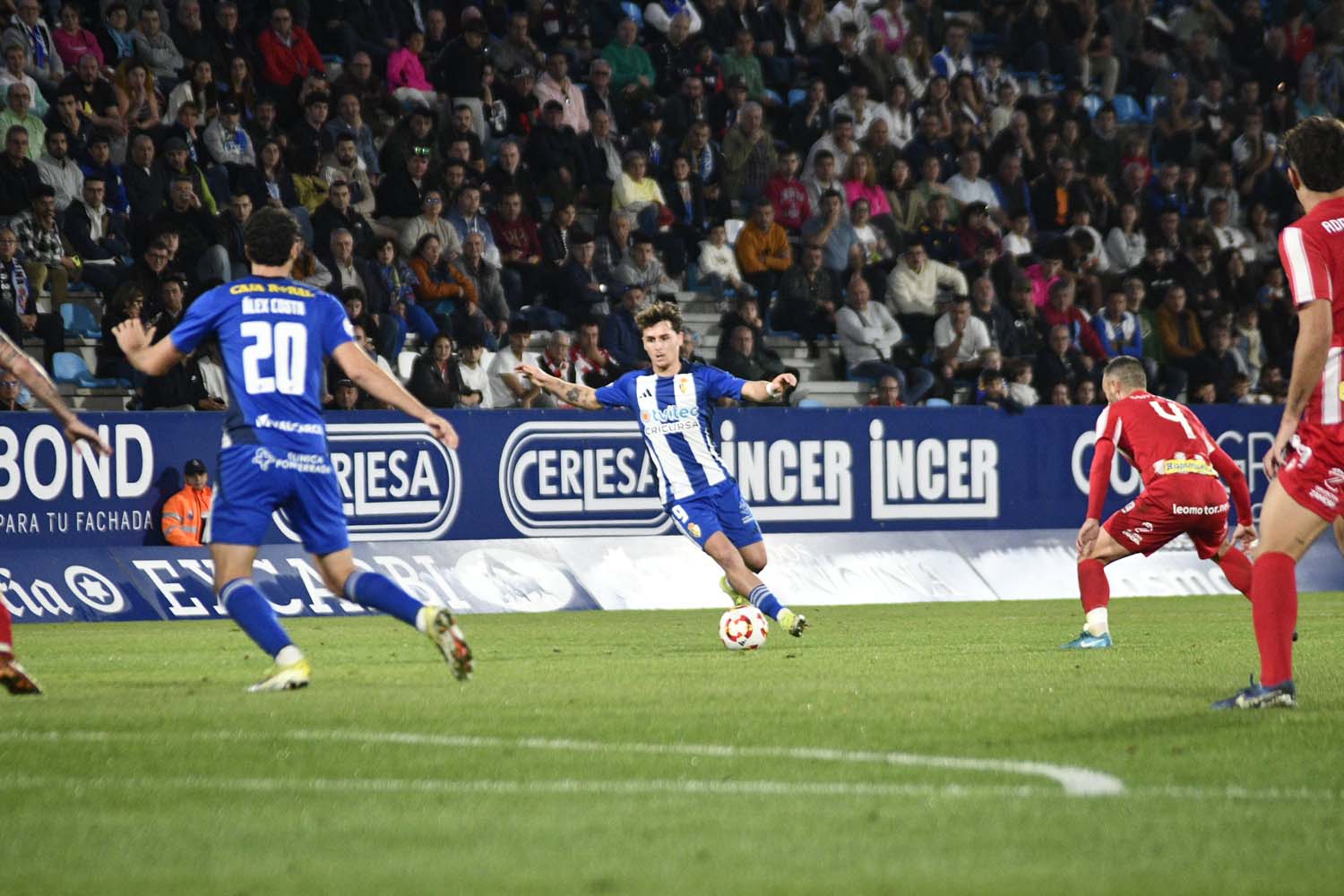 Aficionados durante el Ponferradina Zamora (135)