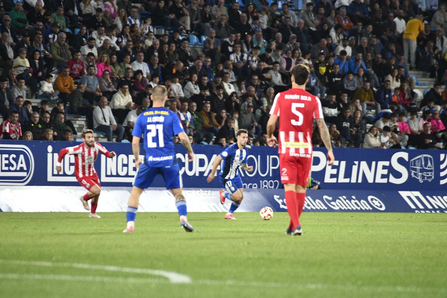 Aficionados durante el Ponferradina Zamora (121)