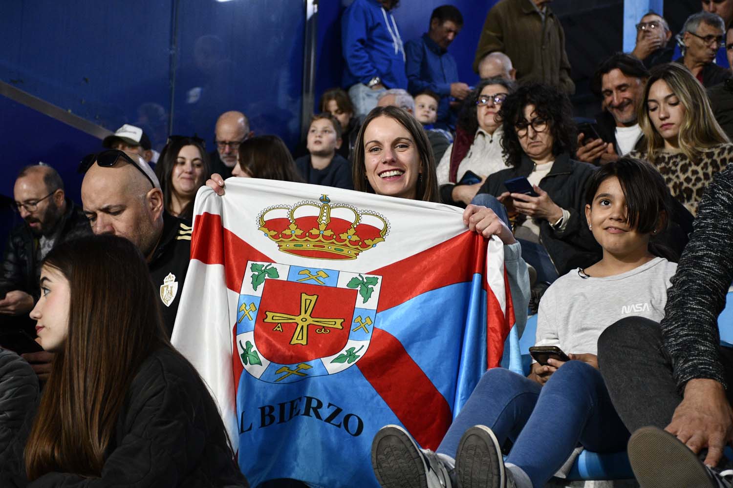 Aficionados durante el Ponferradina Zamora (114)