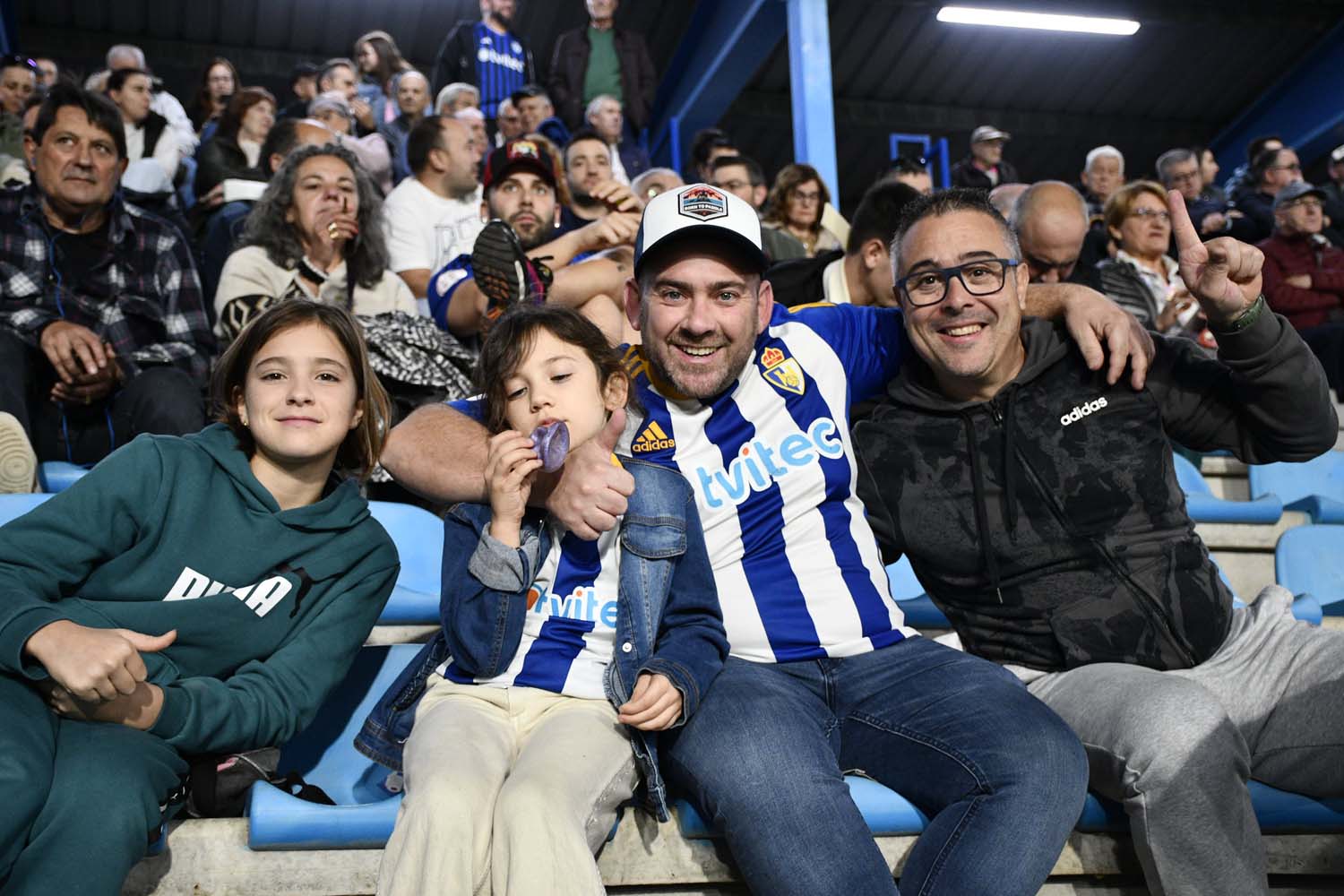 Aficionados durante el Ponferradina Zamora (113)