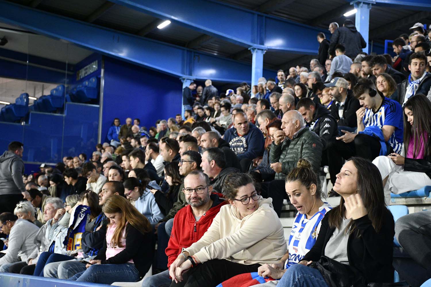 Aficionados durante el Ponferradina Zamora (101)