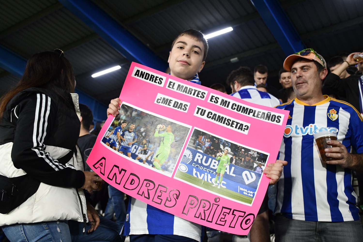 Aficionados durante el Ponferradina Zamora (97)